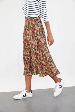 Poppy Skirt - Meadow Floral -Women Clothing Sales 0084 Poppy Meadow 1457 web f8aa1c07 8e58 497f 8298 b7043ee8b8b5