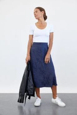 Poppy Skirt - Beryl Navy -Women Clothing Sales 0147 Poppy Jaquard Beryl 1870 web b33d942b d9a2 4acf af65 e7e47c724014