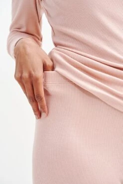 Magda Cropped Dream Rib Leggings - Rose -Women Clothing Sales 0333 Cropped Magda Dream Rib Rose 0362 web 0647c46c 954e 4c5b 9eee 09a8820baccb