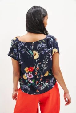 Margeaux Zero-Waste Blouse - Provence Floral 6 Margeaux Zero-Waste Blouse - Provence Floral -Women Clothing Sales 0357 Margeaux Zero Waste Tee Provence Print 1593 web a7147ce6 9344 4a83 82fb acba689ad58c