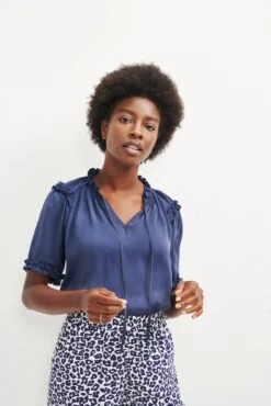 Zuri Cupro Blouse - Ocean -Women Clothing Sales 0396 Zuri Ocean 0128 web 15ef88a1 66ab 4402 af1d a023b4eeb070