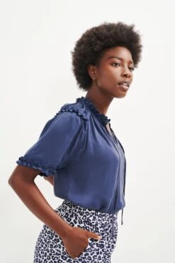 Zuri Cupro Blouse - Ocean -Women Clothing Sales 0396 Zuri Ocean 0150 web 3ab9bc19 5348 4096 975b 1377821e76c9