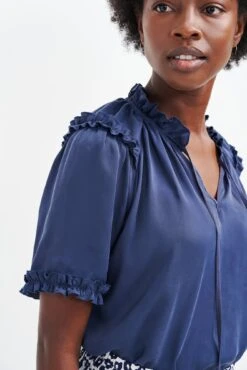 Zuri Cupro Blouse - Ocean -Women Clothing Sales 0396 Zuri Ocean 0163 web d6e824b9 258f 4a21 9dd0 cc740e55c564