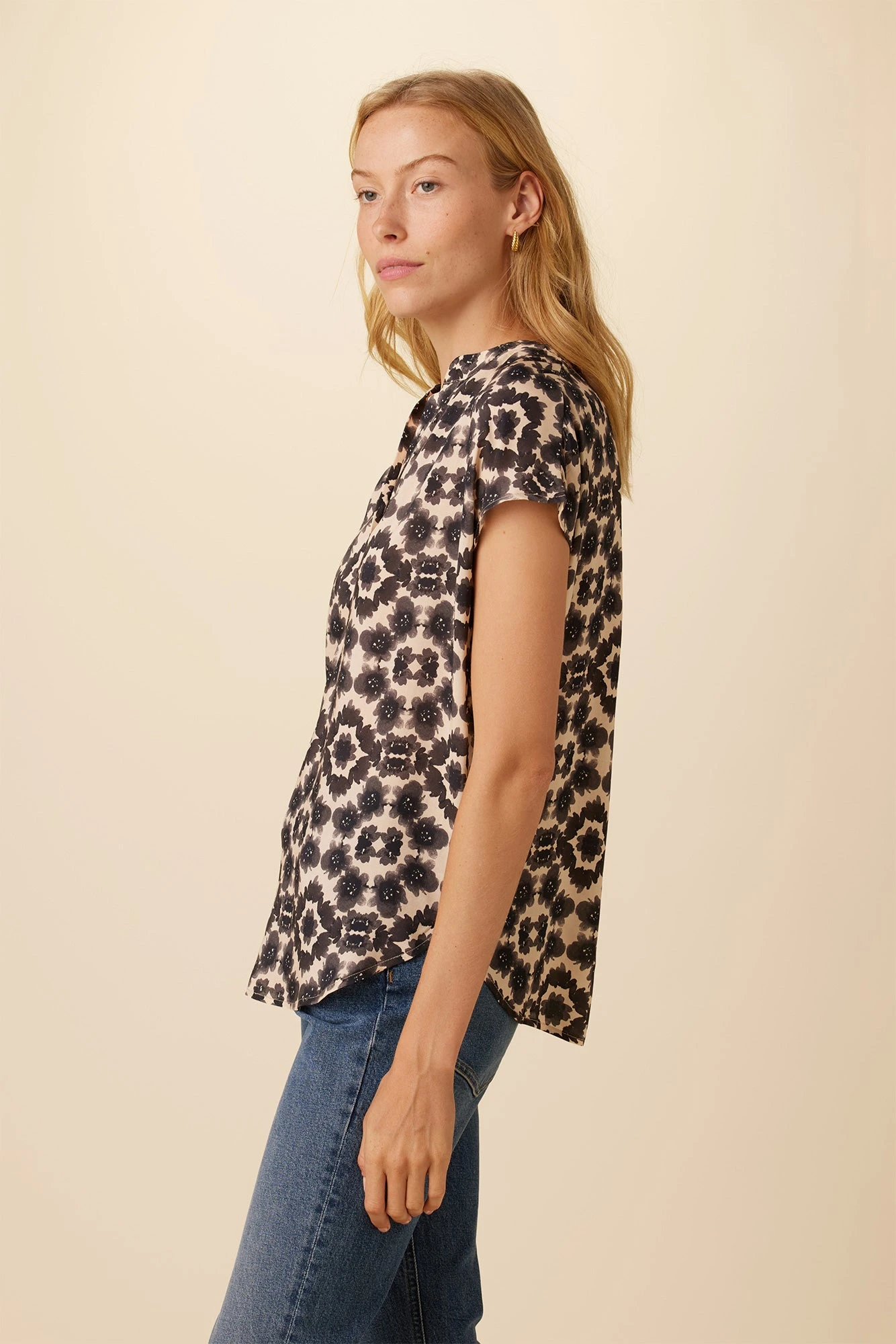 Renata Ecovero Blouse - Ink Flower 2 Renata Ecovero Blouse - Ink Flower - Image 2