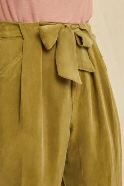 Eve Cottonseed Cupro Pants - Matcha 7 Eve Cottonseed Cupro Pants - Matcha -Women Clothing Sales 0704 Eve Matcha 3883 web 9917d7ce aba7 4bb6 9e7f dfabd00de2b2