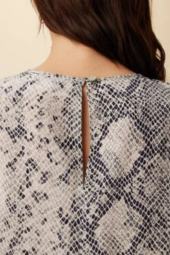 Odilia Washable Silk Blouse - Serpentine 9 Odilia Washable Silk Blouse - Serpentine -Women Clothing Sales 10175 Odilia Silk Serpentine10175 Odilia Silk Serpentine 5